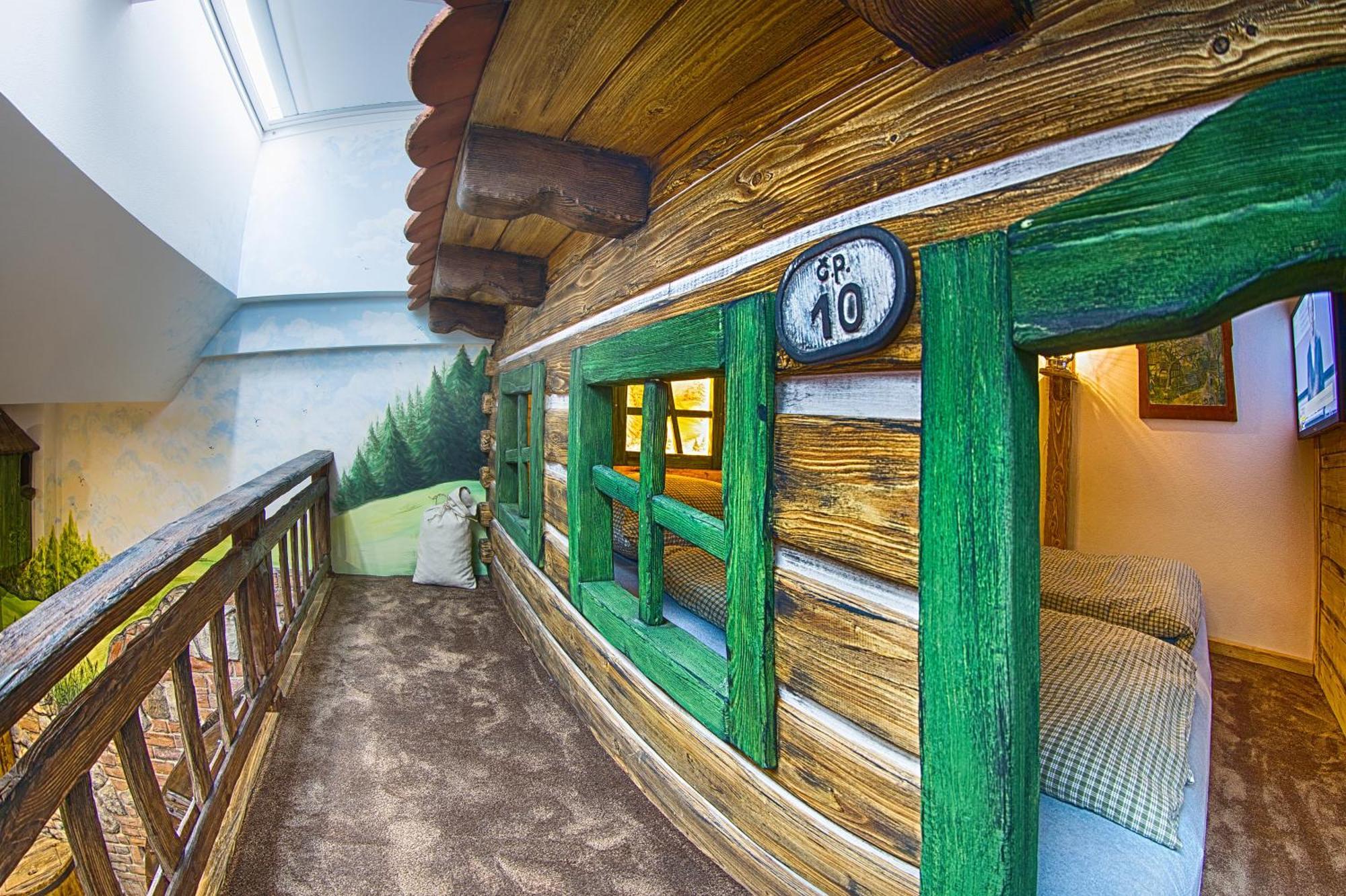Hotel Kocourkov Hlinsko Exterior photo